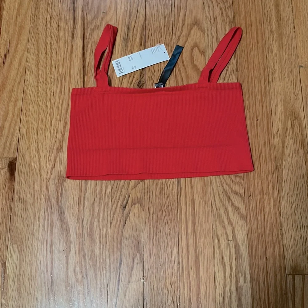 Urban outfitters, crop red beauty, perfect for the beach or hanging out - Picture 3 of 3